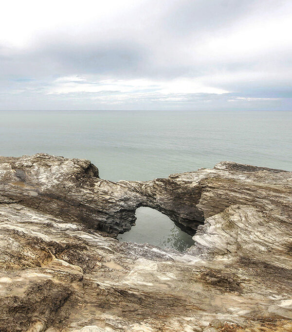 trou dans les roche mer Saint-Hiler de Riez sur le corniche vendéenne