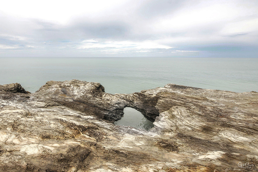 trou dans les roche mer Saint-Hiler de Riez sur le corniche vendéenne