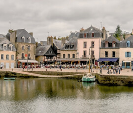 Ancien port de pêche ,en bordure de la rivière d'aurays